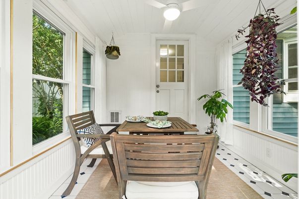 Dining room, Interior