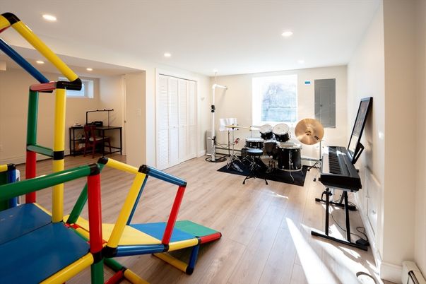Fitness Equipment, Interior, Recessed Lighting, Wood Texture Flooring