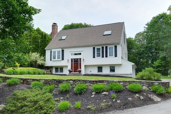 Backyard, Exterior, Facade, Raised Ranch
