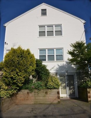 Exterior, Facade, Queen Anne Victorian