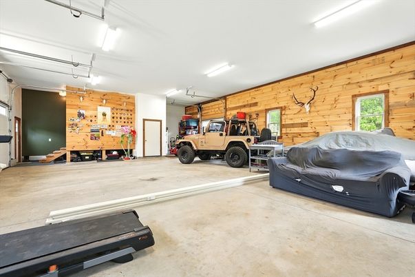 Garage, Interior, Wooden Walls