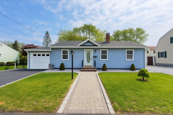 Attached, Exterior, Facade, Cape Cod