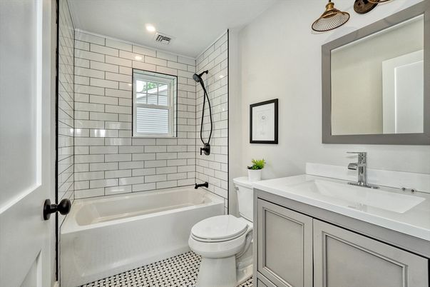 Bathroom, Interior, Recessed Lighting