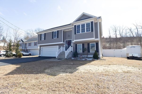 Attached, Exterior, Facade, Raised Ranch