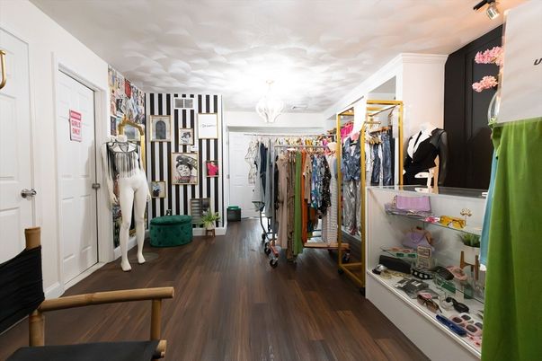 Interior, Walk-in Closets, Wood Texture Flooring