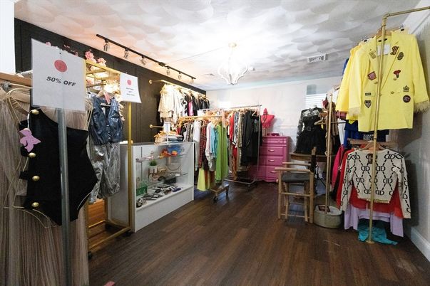 Interior, Walk-in Closets, Wood Texture Flooring