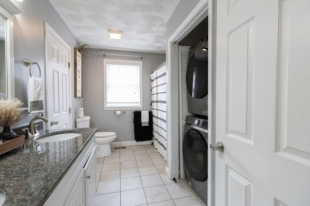 Bathroom, Dual Sink Vanities, Interior, Washer