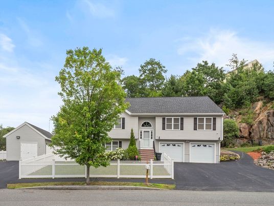 Attached, Exterior, Facade, Raised Ranch
