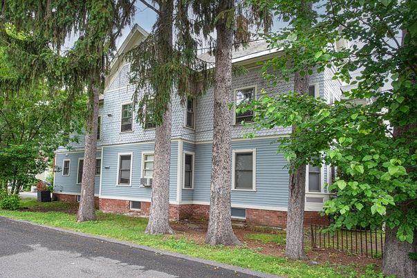 Exterior, Facade, Rowhouse