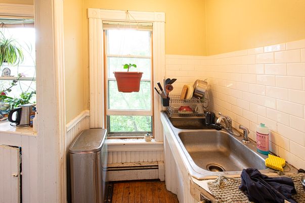 Interior, Washer, Wood Texture Flooring