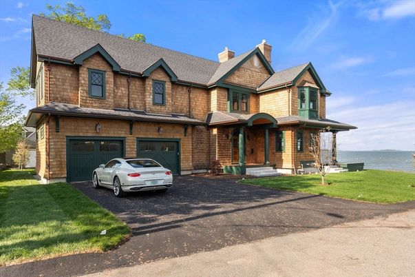 Attached, Exterior, Facade, Brick Facade, Water, Queen Anne Victorian