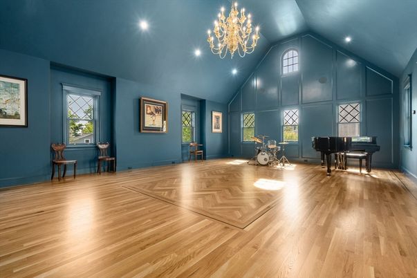 Chandelier, Interior, Piano, Recessed Lighting, Wood Texture Flooring
