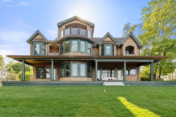 Exterior, Facade, Queen Anne Victorian