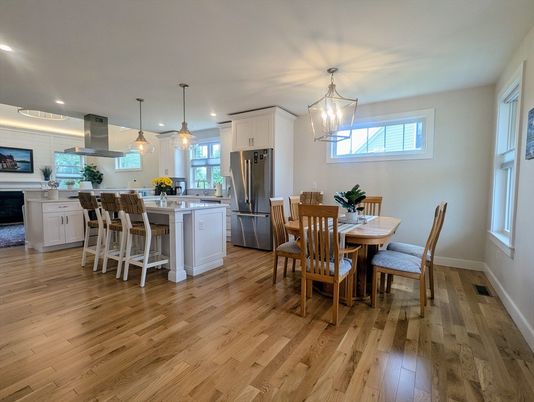 Dining room, Interior, Kitchen, Pendant Lights, Recessed Lighting, Wood Texture Flooring