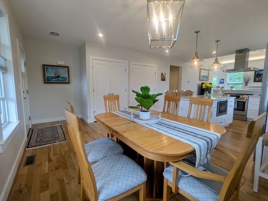 Dining room, Interior, Kitchen, Pendant Lights, Recessed Lighting, Wood Texture Flooring