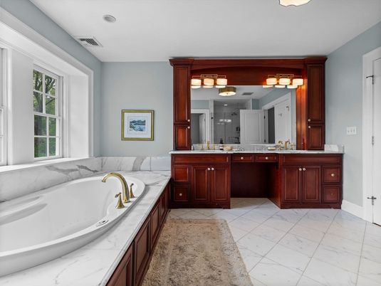 Bathroom, Dual Sink Vanities, Interior, Recessed Lighting