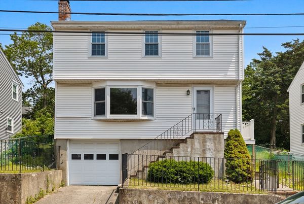 Attached, Exterior, Facade, American Foursquare