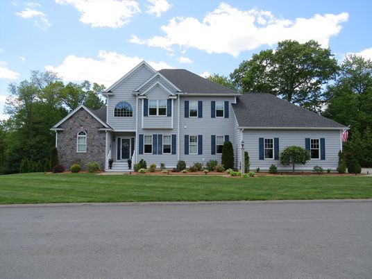 Exterior, Facade, Farmhouse