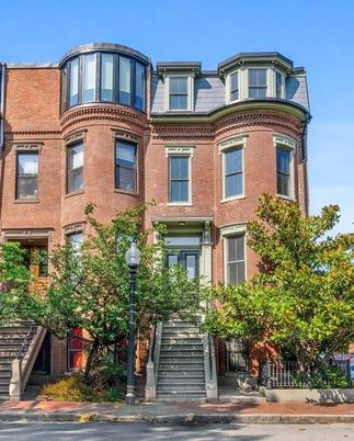 Exterior, Facade, Brick Facade, Rowhouse
