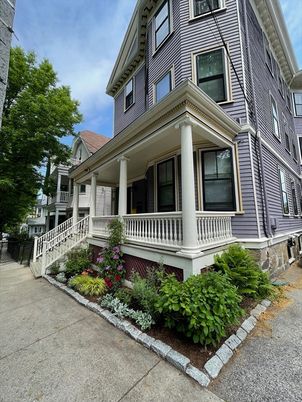 Exterior, Facade, Queen Anne Victorian