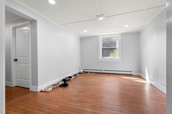 Empty room, Fitness Equipment, Interior, Recessed Lighting, Wood Texture Flooring