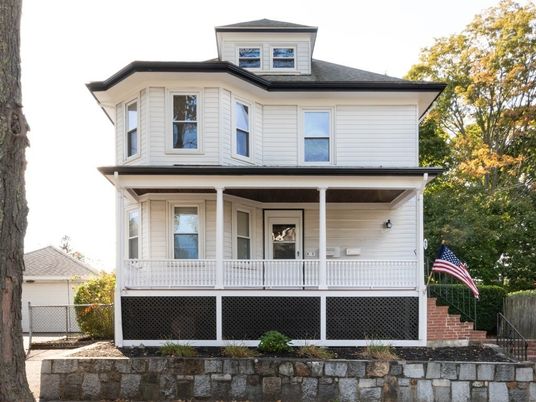 Exterior, Facade, American Foursquare