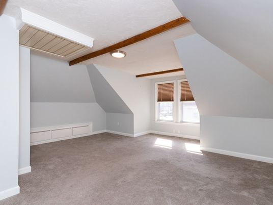 Empty room, Interior, Wooden Beams