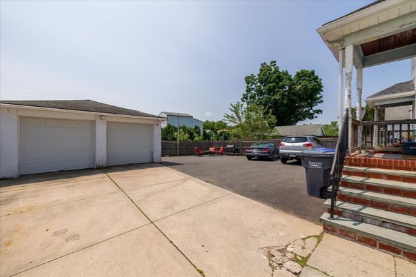 Detached Garage, Exterior