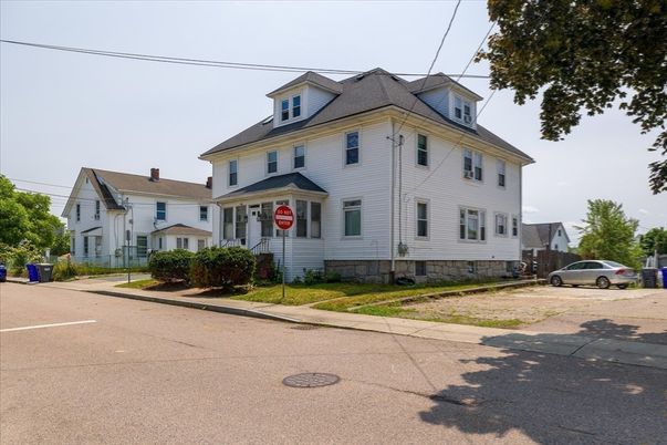 Exterior, Facade, American Foursquare