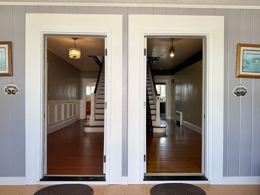 Interior, Pendant Lights, Wood Texture Flooring