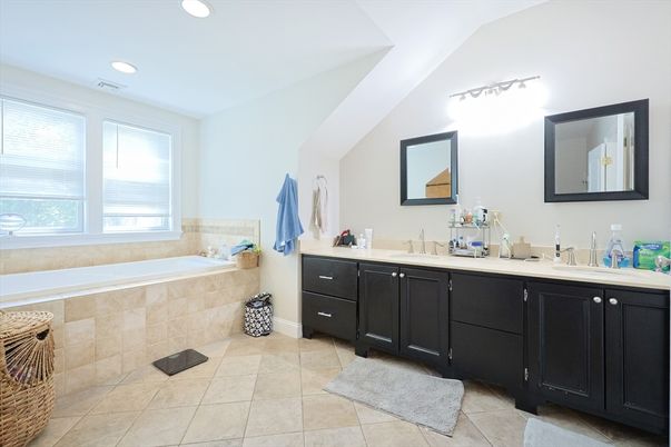 Bathroom, Dual Sink Vanities, Interior, Recessed Lighting