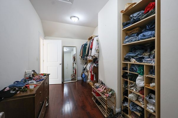 Interior, Walk-in Closets, Wood Texture Flooring