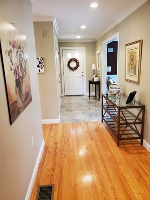 Interior, Recessed Lighting, Wood Texture Flooring