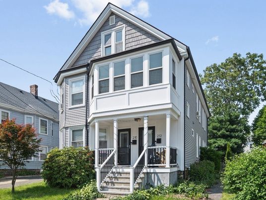 Exterior, Facade, Queen Anne Victorian