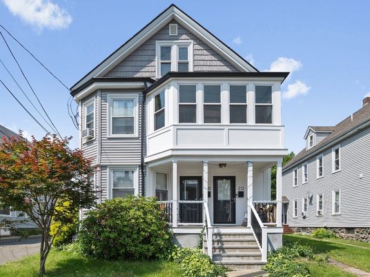 Exterior, Facade, Queen Anne Victorian