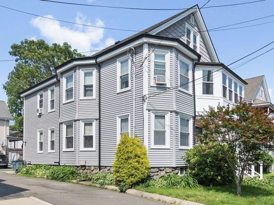 Exterior, Facade, Queen Anne Victorian