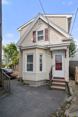Exterior, Facade, Queen Anne Victorian