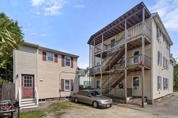 Exterior, Facade, Rowhouse