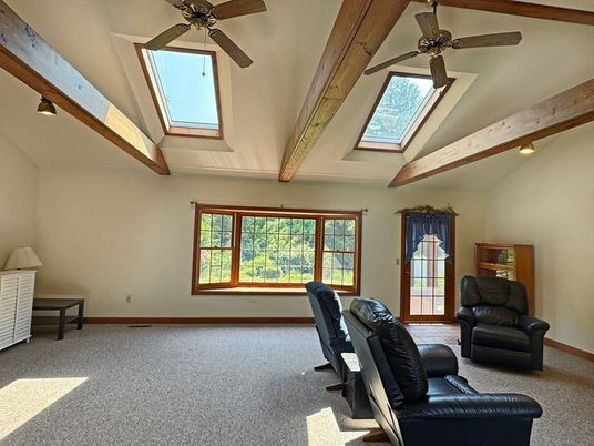 Empty room, Interior, Wooden Beams