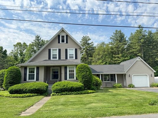 Attached, Exterior, Facade, Farmhouse