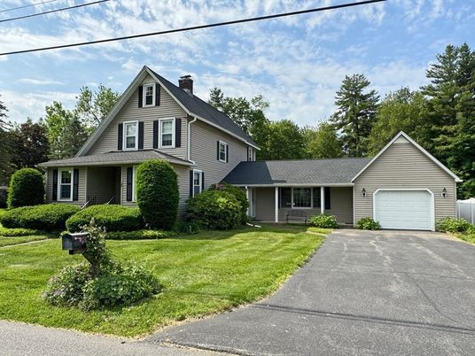 Attached, Exterior, Facade, Farmhouse