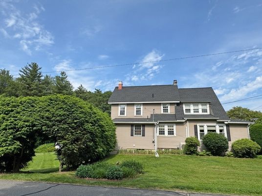 Exterior, Facade, Cape Cod