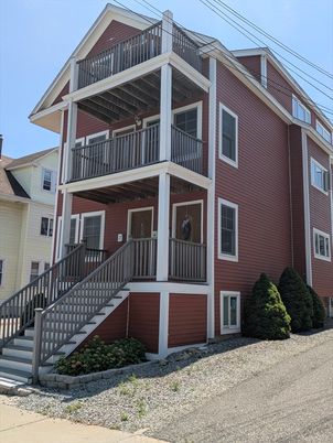 Exterior, Facade, Rowhouse