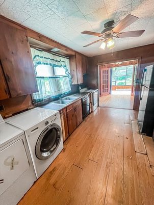 Interior, Washer, Wood Texture Flooring