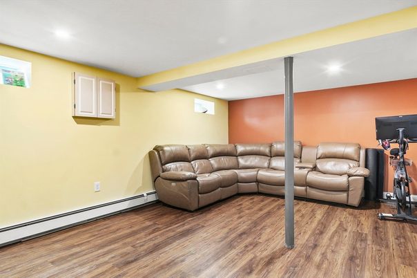 Fitness Equipment, Interior, Recessed Lighting, Wood Texture Flooring