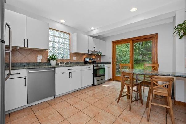 Dining room, Interior, Kitchen, Recessed Lighting, Stainless Steel Appliances