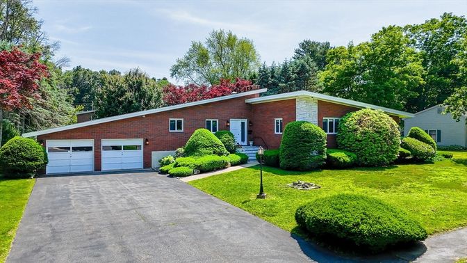 Attached, Exterior, Facade, Brick Facade, Ranch
