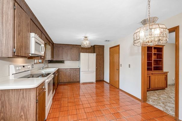 Chandelier, Interior, Kitchen
