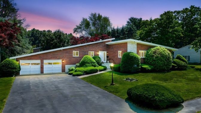 Attached, Exterior, Facade, Brick Facade, Ranch