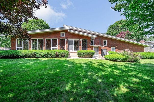 Exterior, Facade, Brick Facade, Ranch